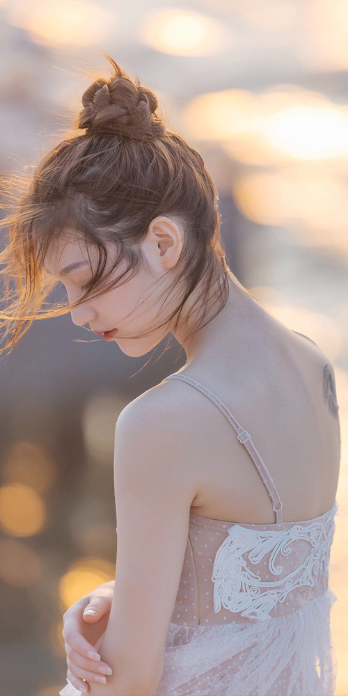 女子足球注重身体对抗训练提升整体抗压水平，女子足球运动