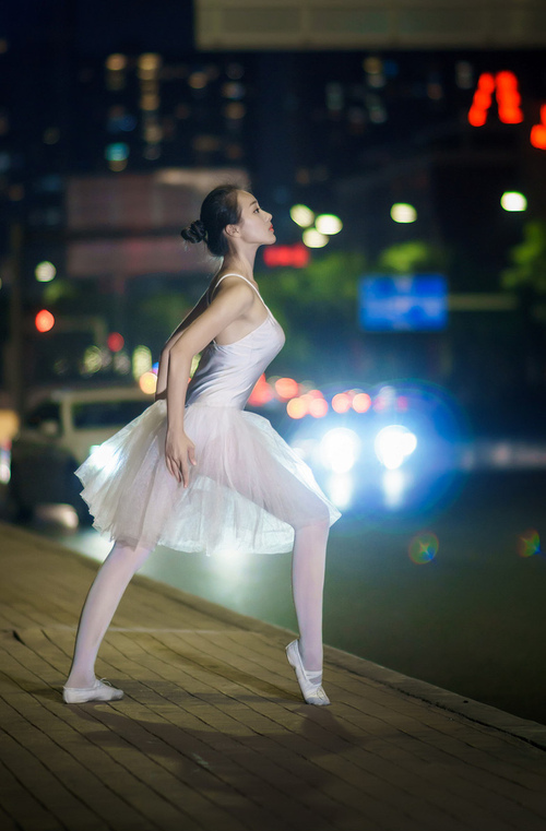 开云官方网站-职业球员转型教练助力青训改革推动战术体系本土化，业余球员成为职业球员